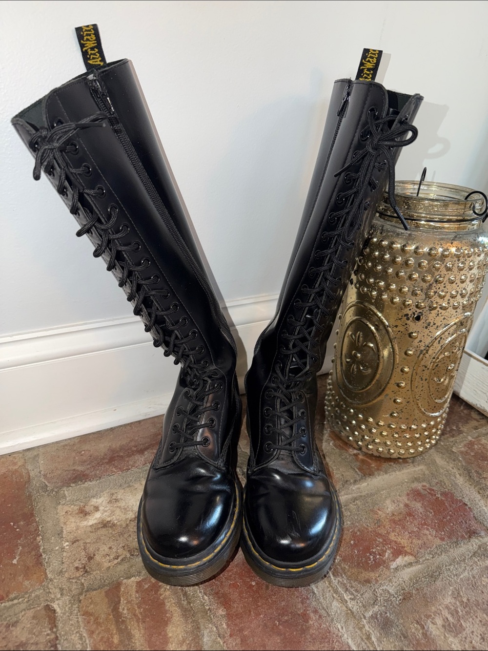 ⭐️Dr. Martens 20 Eyelet Knee high Combat Boots⭐️ - Picture 5 of 10